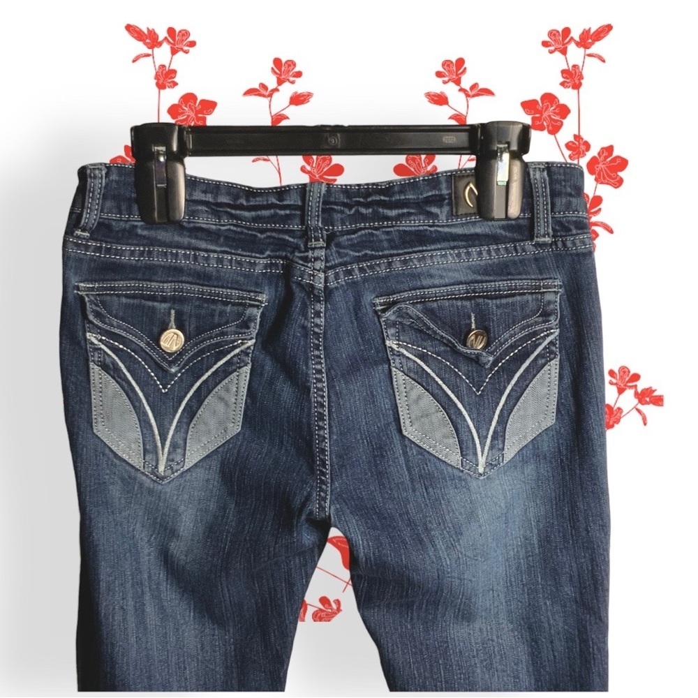 NV Dark Blue Faded Stretchy Jeans w Decorative Back Button Flap Pockets Jrs 11 - Picture 3 of 8